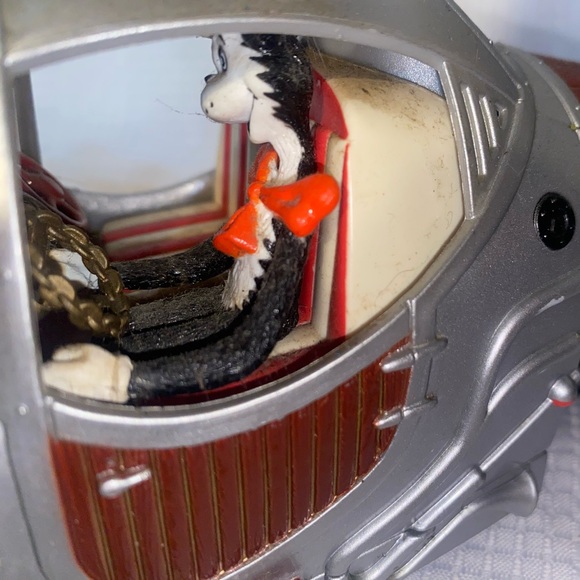 The “Cat In The Hat” remote car - Picture 4 of 6